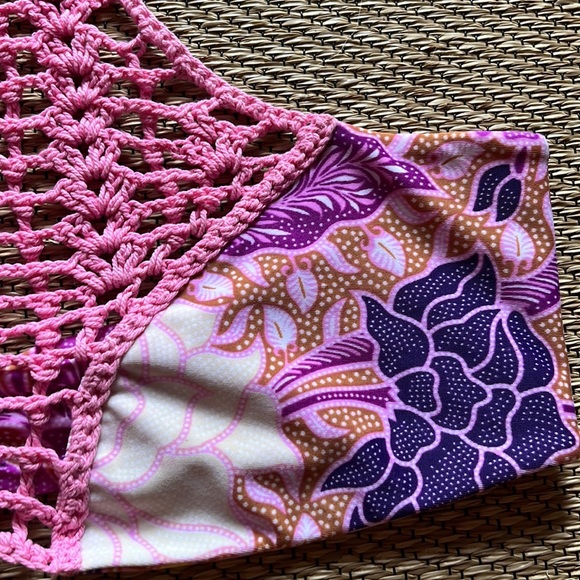 New Pink crochet bikini top, size medium, ties at neck. - Picture 4 of 7